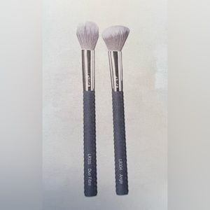 NWT 2 Laruce make up brushes. LR304 Angle brush-cheek & LR316 Duo fiber brush.